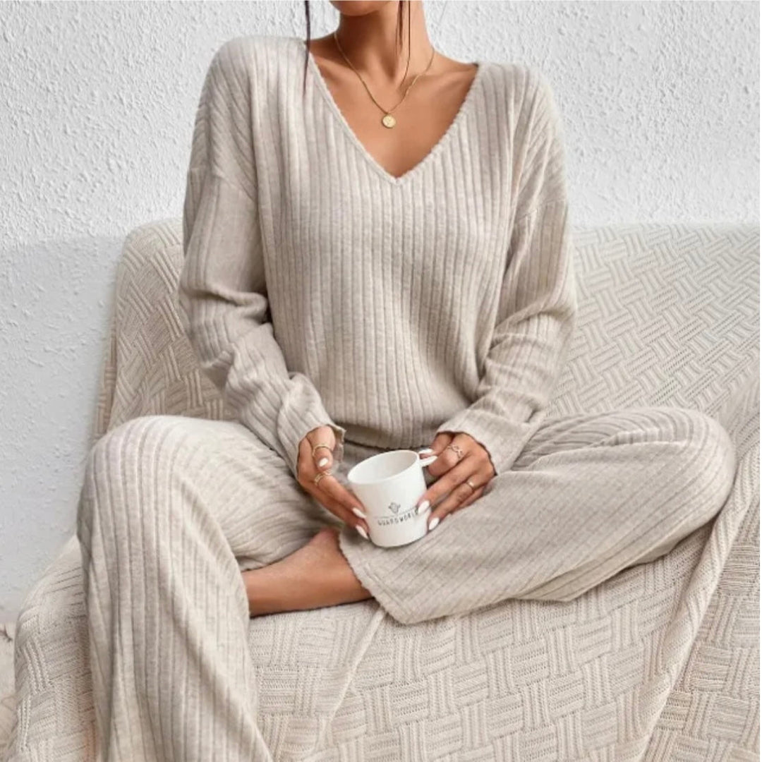 KATHY Ribbed Knitted 2-Piece Loungewear Set – Stylish, Comfortable Autumn Sweater & Pants