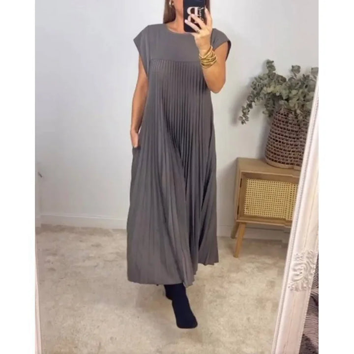 Tamara Elegant Pleated Maxi Dress Lightweight Comfort and Style for Autumn and Summer