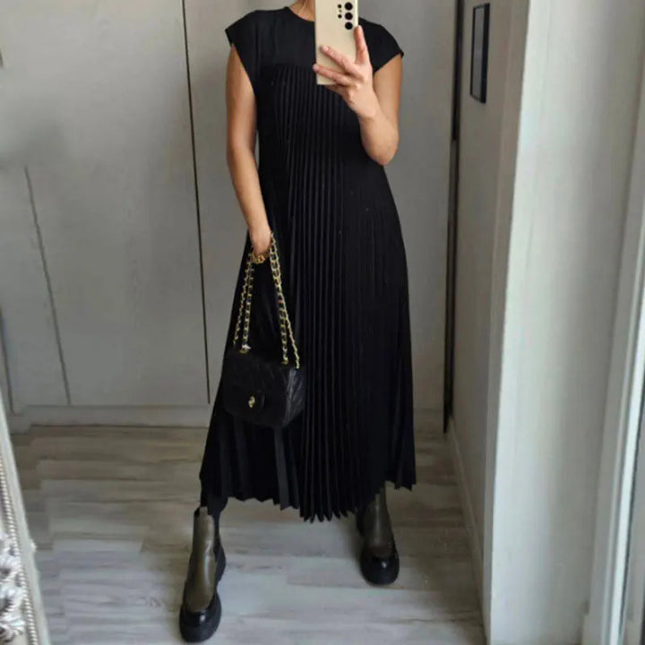 Tamara Elegant Pleated Maxi Dress Lightweight Comfort and Style for Autumn and Summer