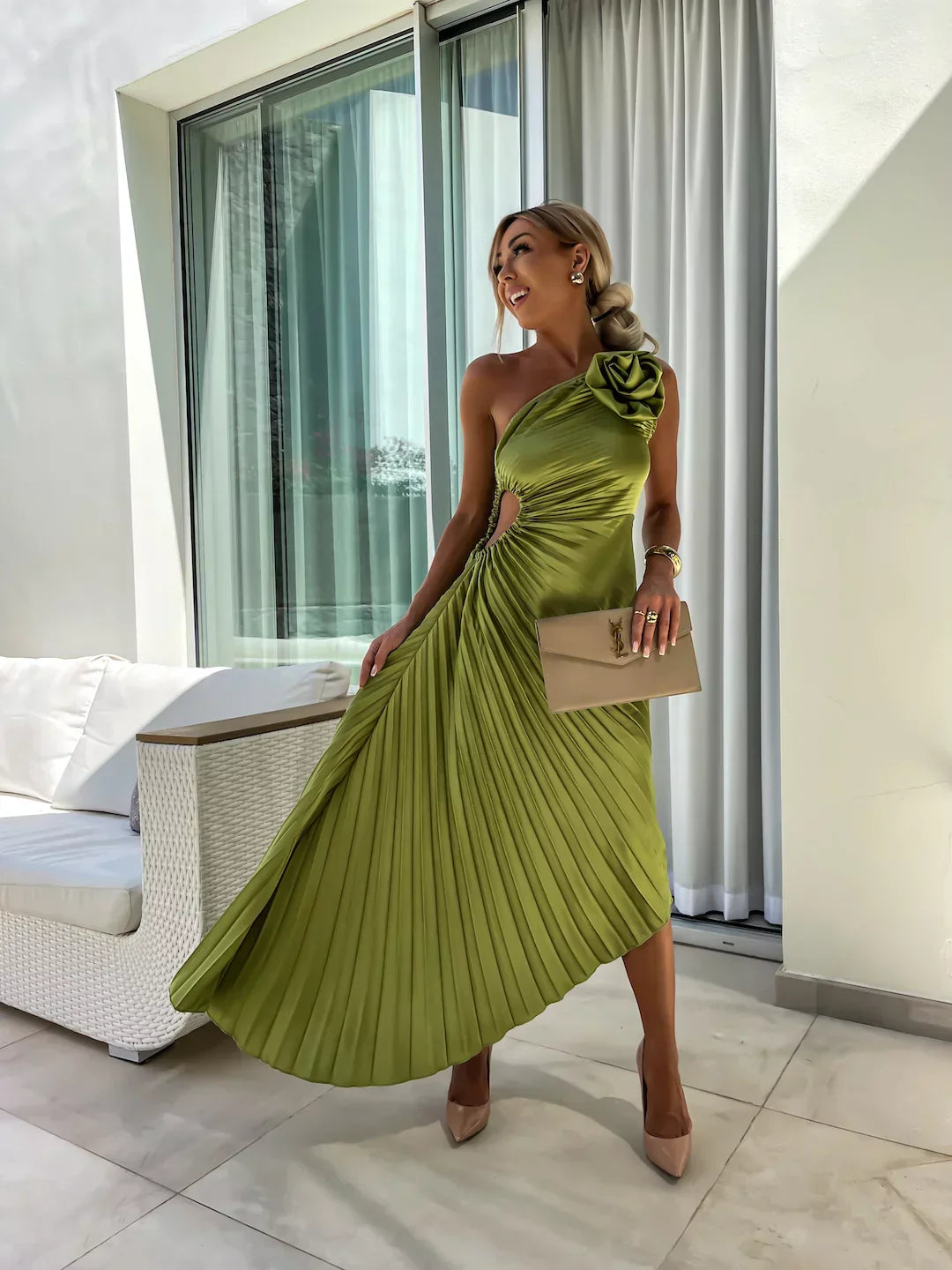 Sophia Romantic Flower Dress Elegant One-Shoulder Design for Autumn