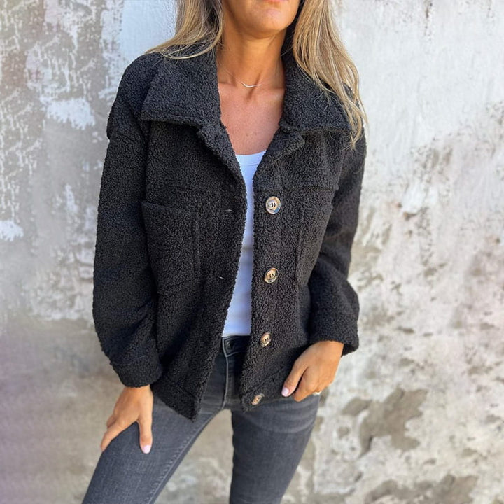 Mila Stylish Autumn Jacket with Elegant Design and Practical Pockets