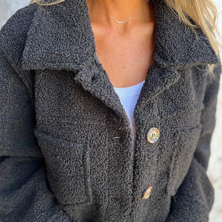 Mila Stylish Autumn Jacket with Elegant Design and Practical Pockets